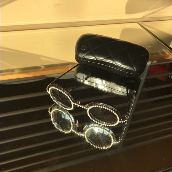 Chanel sunglasses new with defect - Picture 6 of 7